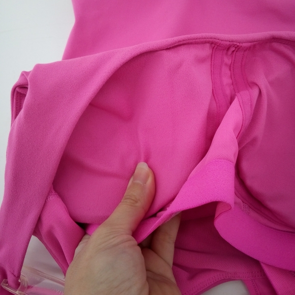 Under Armour Pink Sports Bra Tank Top Lightly Padded S Gym Running Workout - Picture 6 of 6